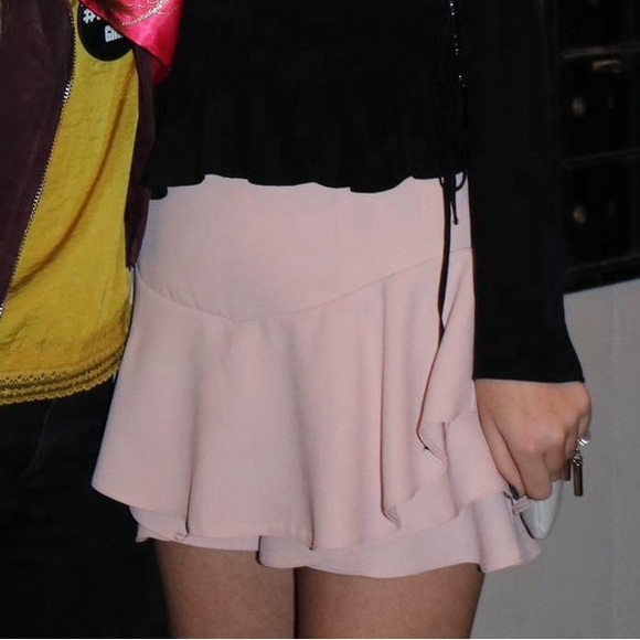 Light pink Zara ruffle skirt skort - Picture 2 of 5